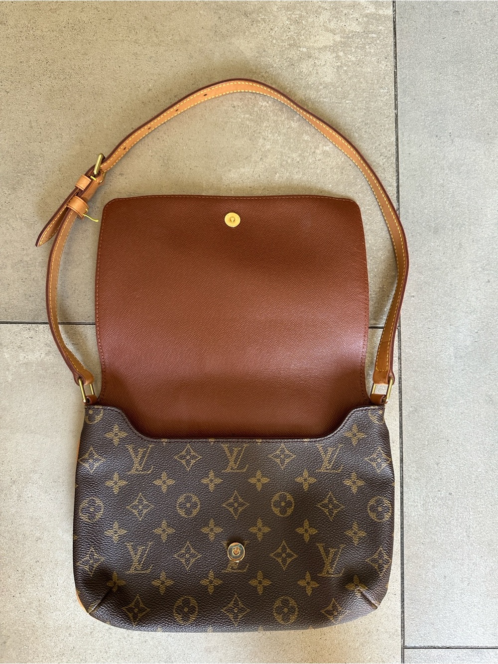 Louis Vuitton Musette Tango
Monogram Shoulder Bag - vintage - Picture 7 of 16